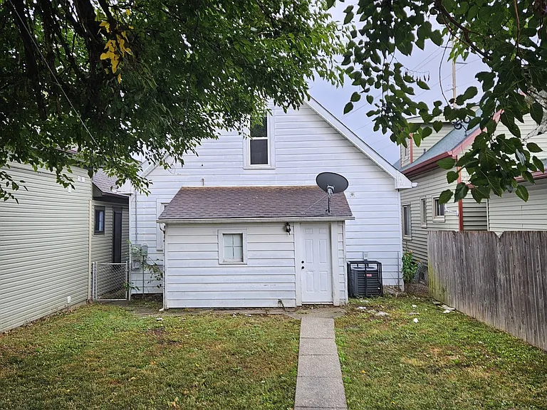 224 Iowa St — Photo 15