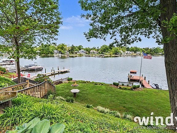 3rd image of 7897 Lakewood Dr