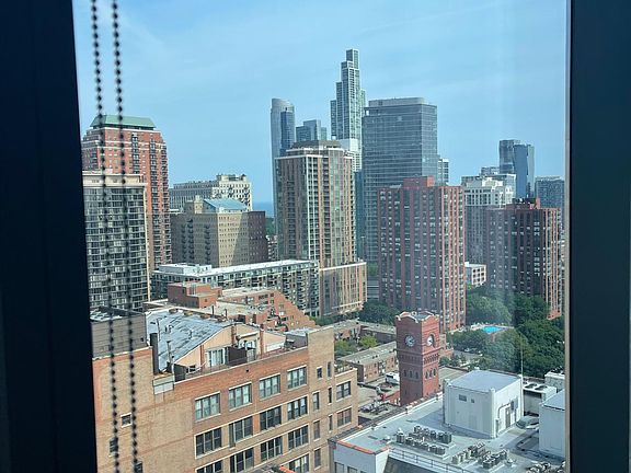 5th image of 547 S Clark St #500
