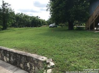 374 Guadalupe River Dr, Seguin, TX 78155