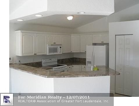 1st image of 253 Jennings Ave