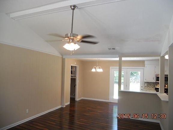 5th image of 410 Village Green Cir