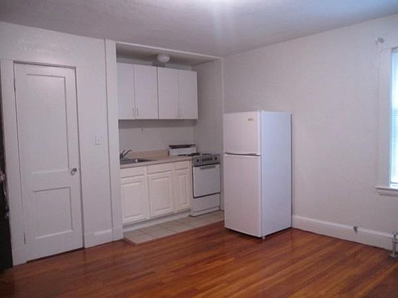 3rd image of 100 Washington St APT 11
