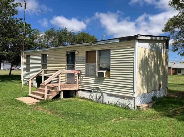 713 E South Ave, Saint John, KS 67576