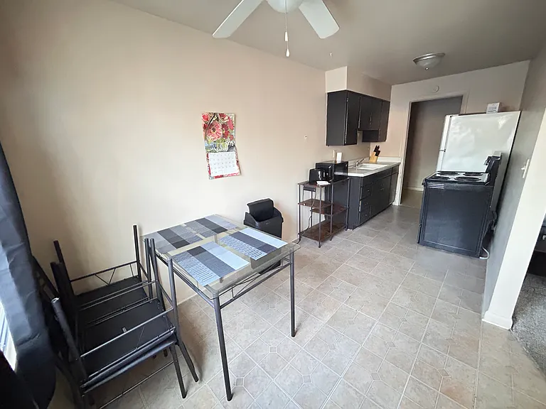 1124 Case Ct #1136 — Photo 2