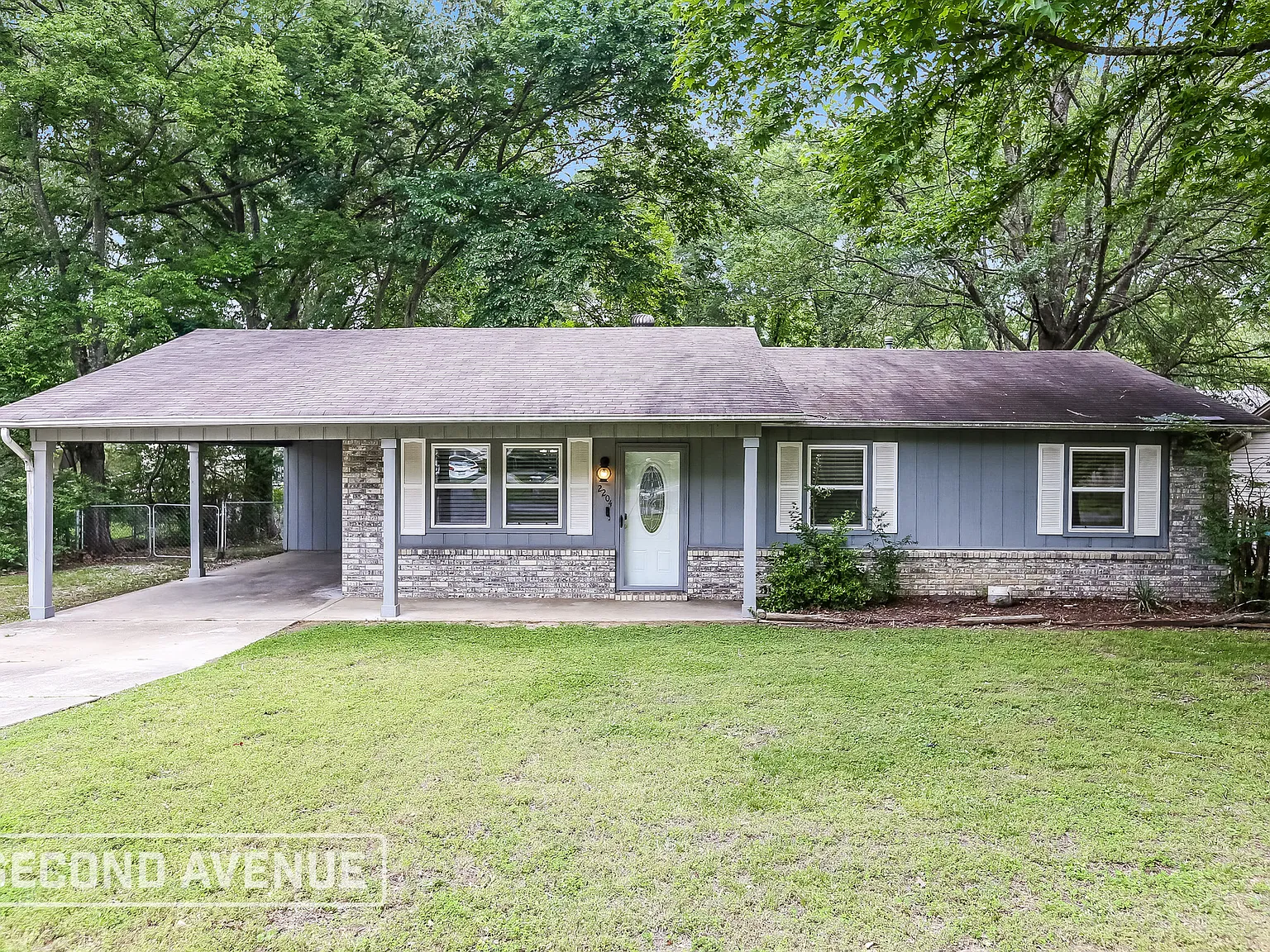 3 bed, 1.5 bath, 1160 sqft, $1,419 — Photo 1
