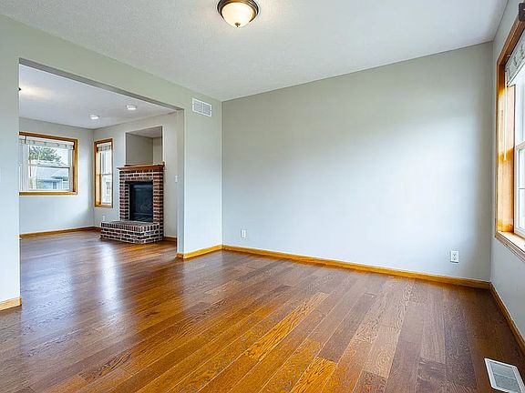 5th image of 21111 Schofield Dr