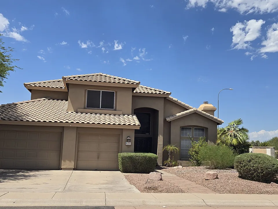 880 N Los Altos Dr