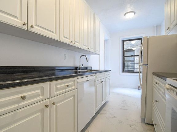 3rd image of 2121 Cedar Ave APT 1A