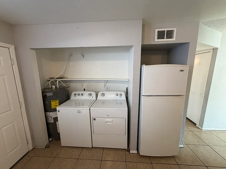 1009 E Commonwealth Pl #2 — Photo 8