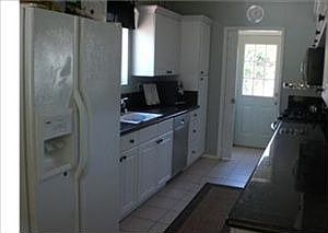 4th image of 4633 Highgrove Ave
