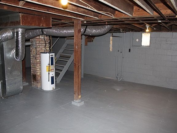 5th image of 1073 Jennings Ave