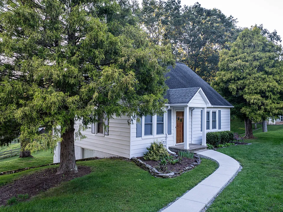 1096 Scruggs Cir