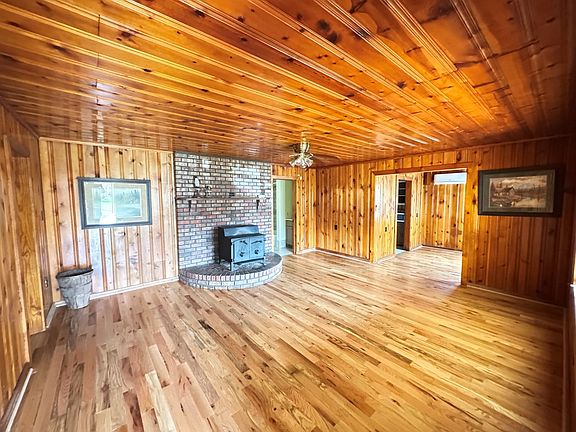 2nd image of 345 Cooper Creek Rd