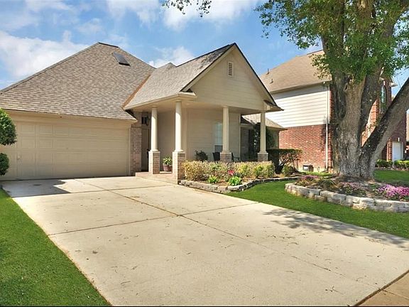 2nd image of 12215 Winthorne Ln