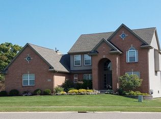 745 Akehurst Ln, White Lake, MI