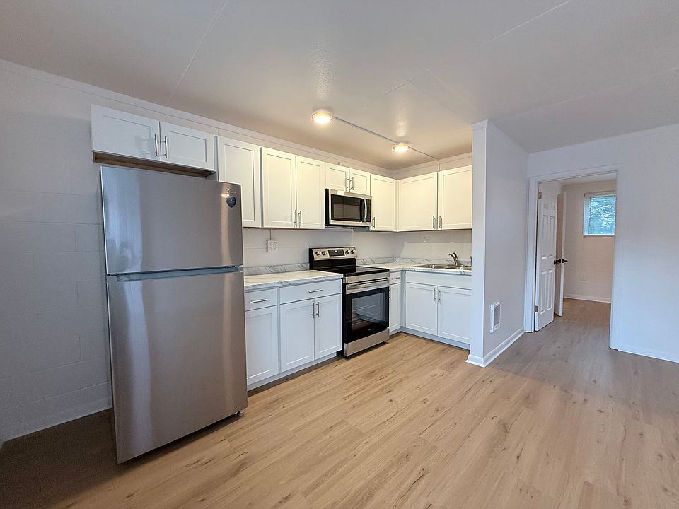 Kitchen - New stainless steel appliances