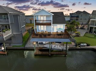 413 Jeanie Lynne Cir, Tiki Island, TX 77554