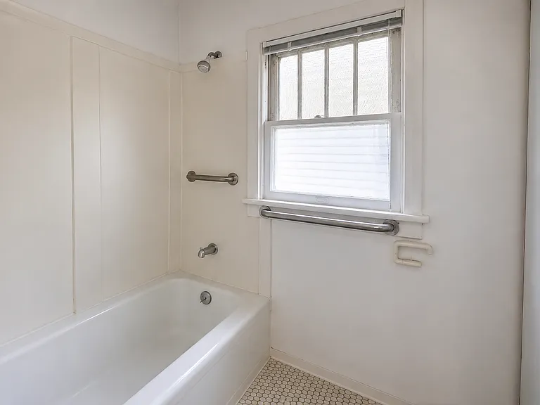 315 N Summit St — Photo 24