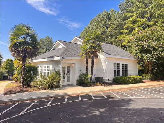 4th image of 121 University Dr