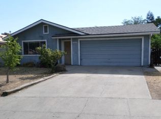 1440 N Leslie Ct, Visalia, CA