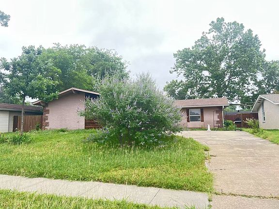 2nd image of 806 Woodland Way