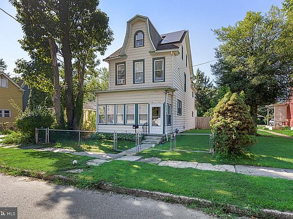 3rd image of 142 Church St