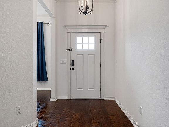 4th image of 3525 Butterfly Ave