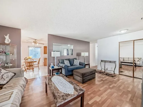 2205 N 80th Ave SE, Calgary, AB T2C 1H3