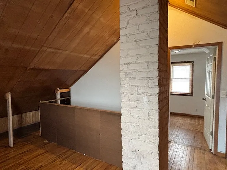 1074 5th St E — Photo 32