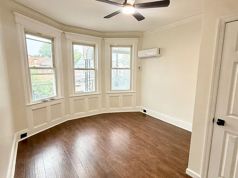 177 Wegman Pkwy — Photo 9