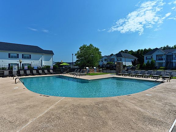 3rd image of 1610 Wimbledon Dr APT 209