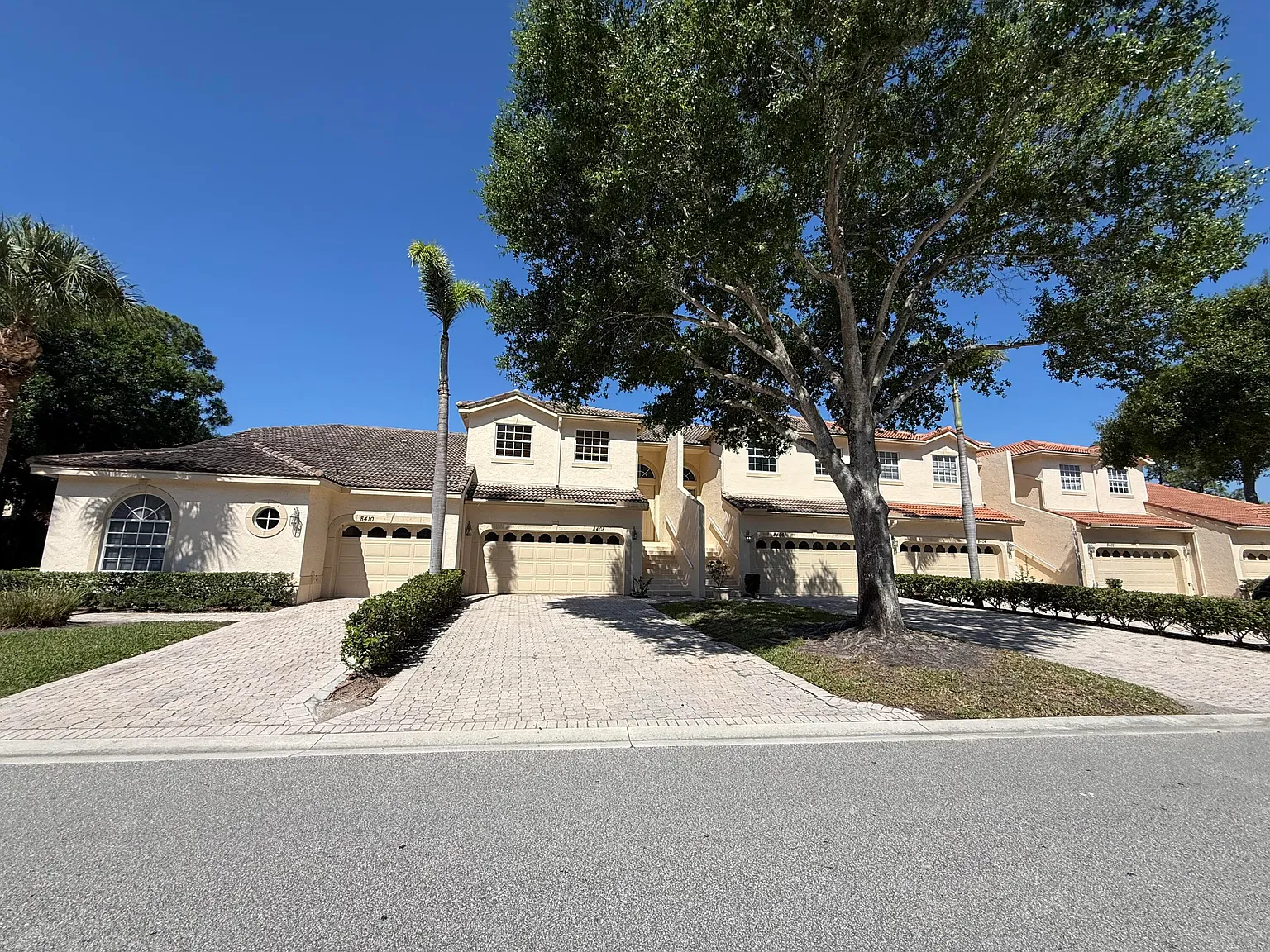 3 bed, 2.5 bath, 1742 sqft, $2,600 — Photo 3