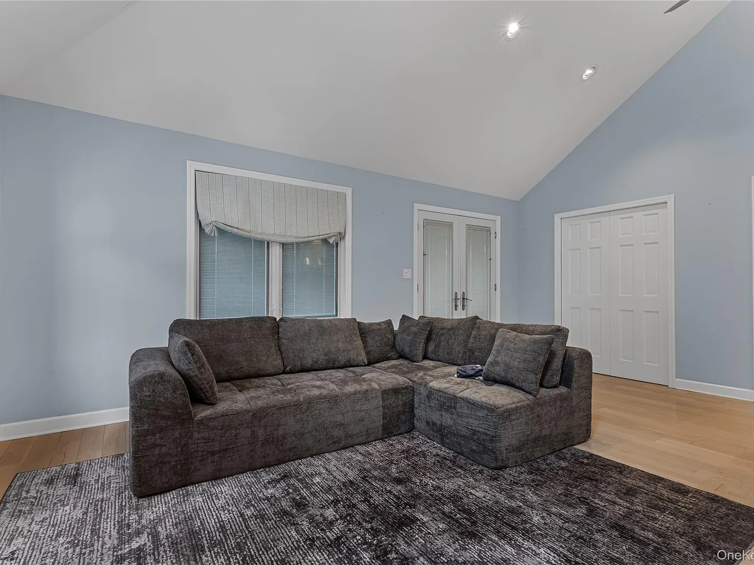 3 bed, 1.5 bath, $3,500 — Photo 4