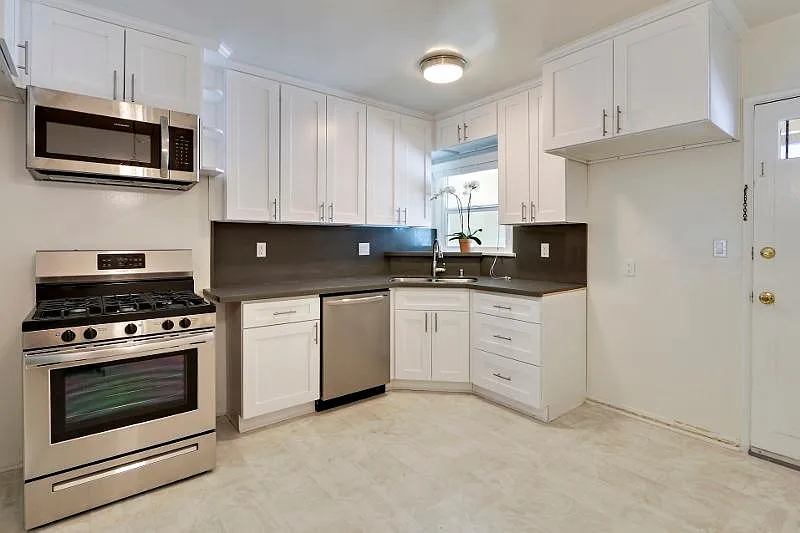 2 bed, 925 sqft, $2,600 — Photo 2