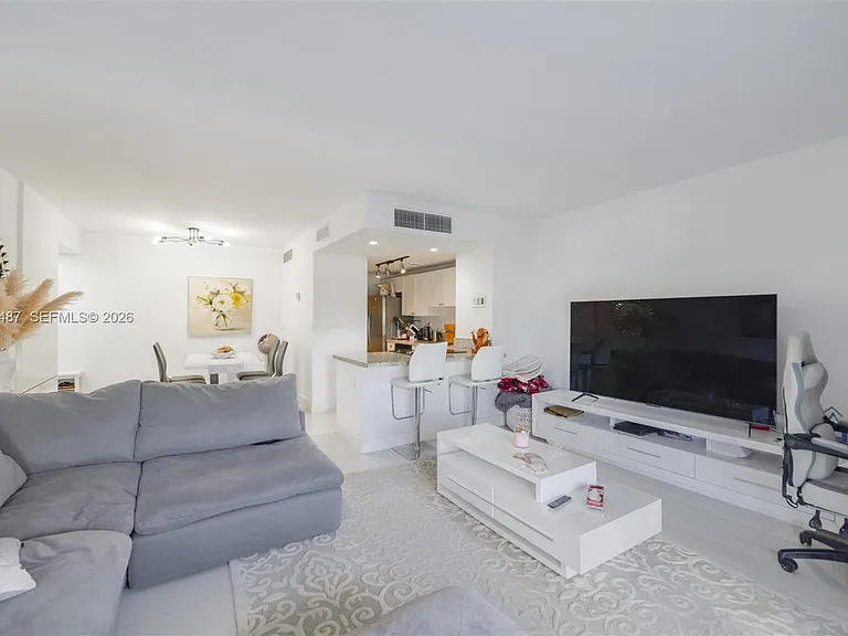 880 NE 69th St #5L — Photo 7