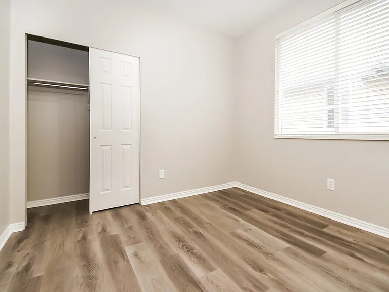 1040 York Dr — Photo 16
