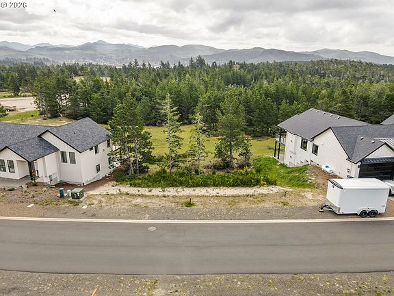 2nd image of 476 Meadows Dr