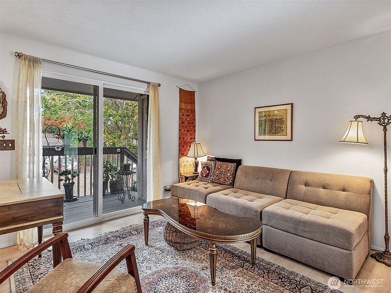 2nd image of 1930 Lawrence Street #39