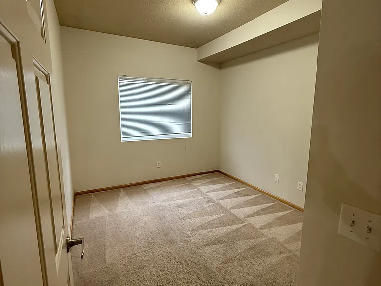 1805 SW White Birch Cir #5 — Photo 10