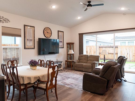 3rd image of 2039 Carmel Ranch Cir