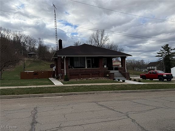 2nd image of 208 Main St