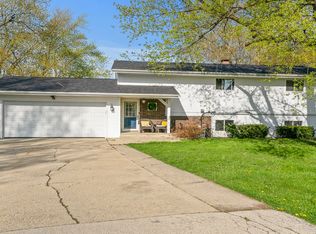 3934 Capron Dr, Rockford, IL 61109