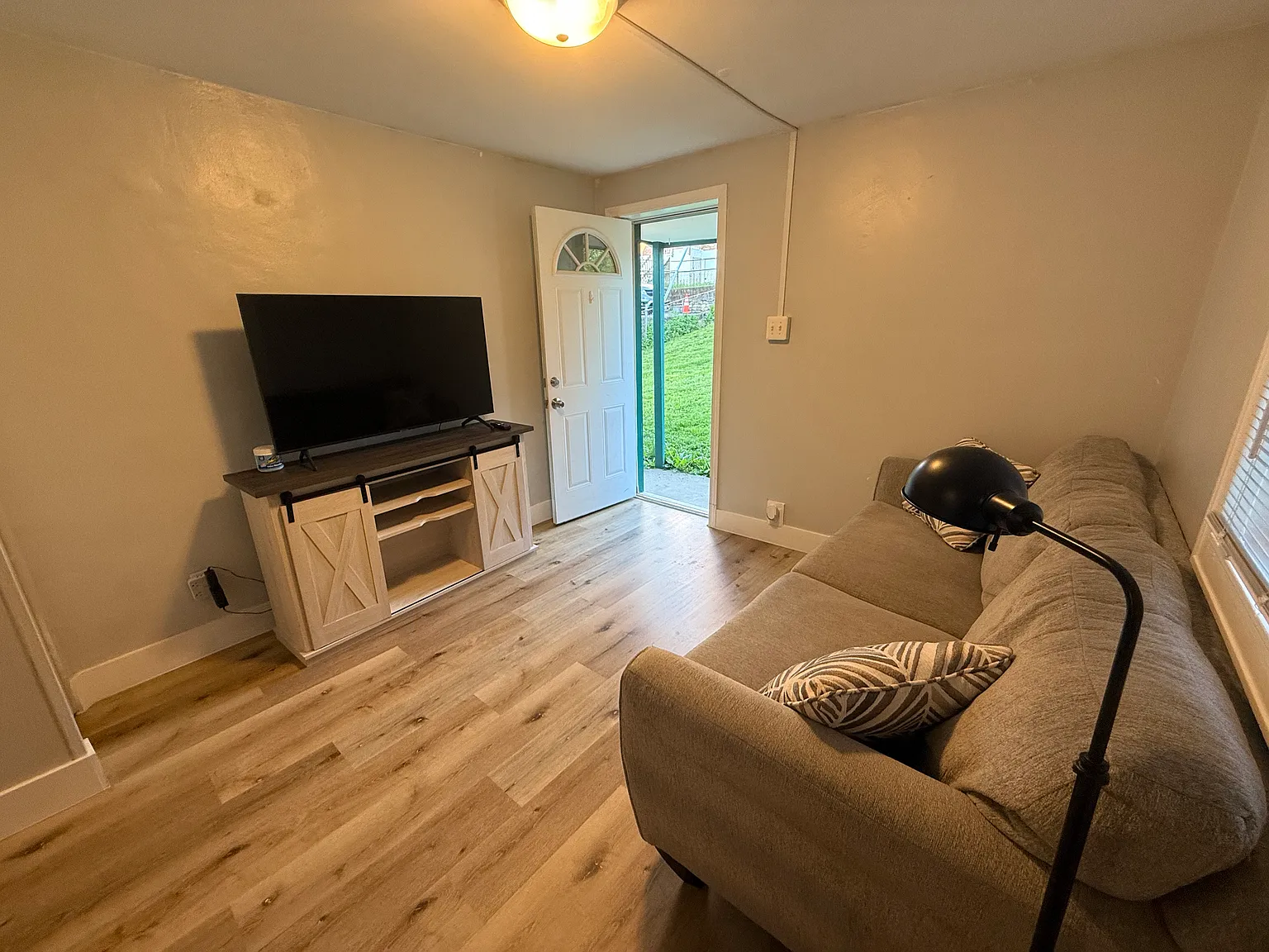 1 bed, 900 sqft, $1,000 — Photo 4