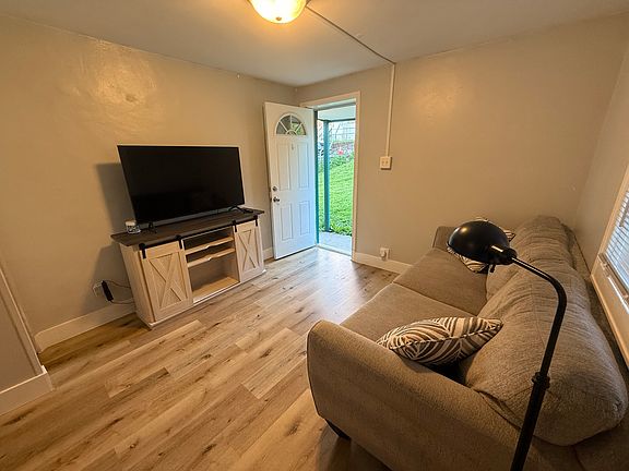 4th image of 3997 S Whetsel Ave #3