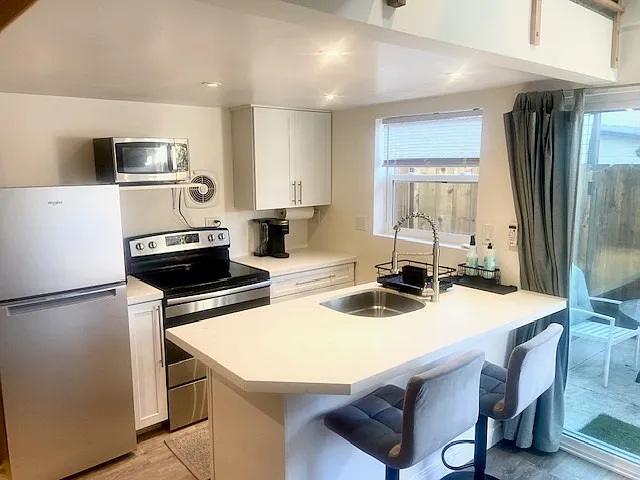 Acacia Ave — Photo 4