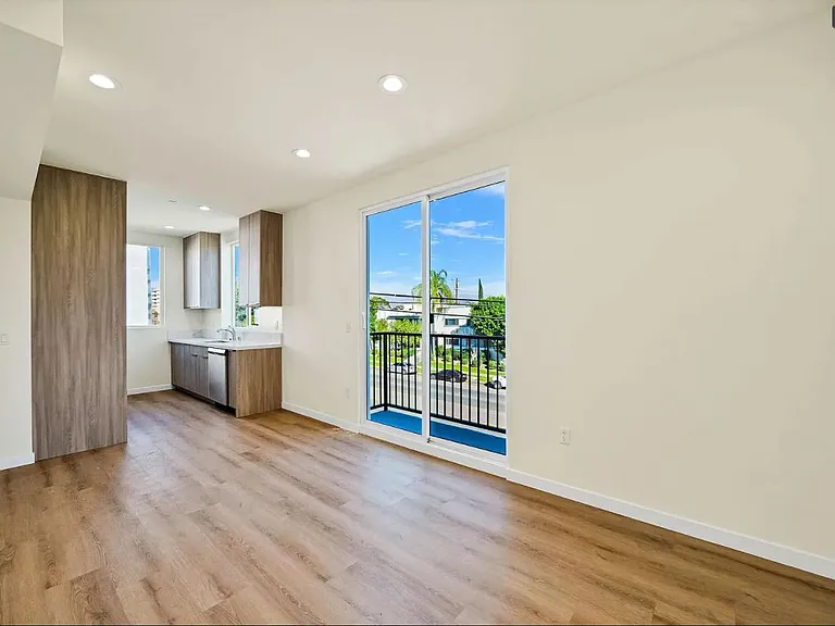 8827 Van Nuys Blvd #201 — Photo 4
