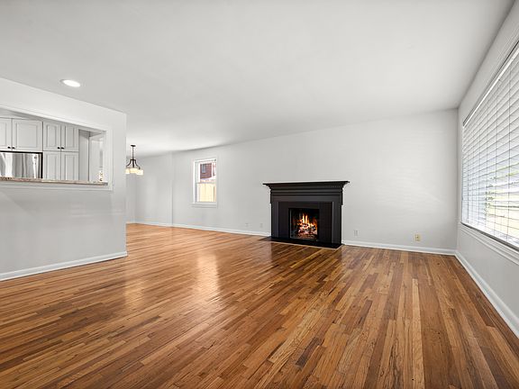 4th image of 2523 E Redondo Ave