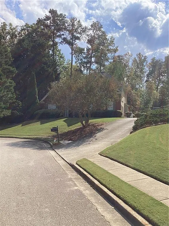 4 bed, 2.5 bath, 2679 sqft, $2,600 — Photo 3