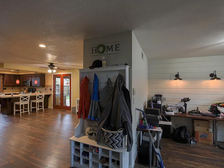 1555 SW Gilson Ct — Photo 12